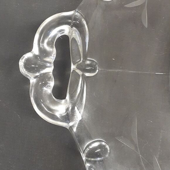 Etched flower/leaf design tray with handles and star design in middle - Picture 4 of 4